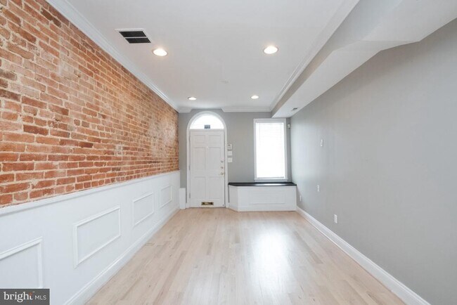 Building Photo - 520 S Bethel St