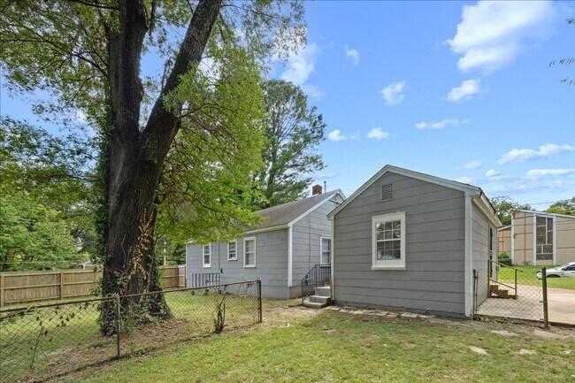 Building Photo - 2724 Steele St