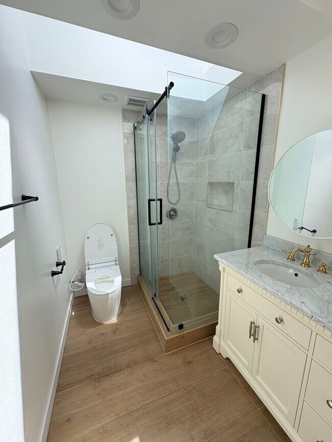 Building Photo - Bright and Spacious Newcastle Home -Open House Saturday the 27th 4:00-5:00