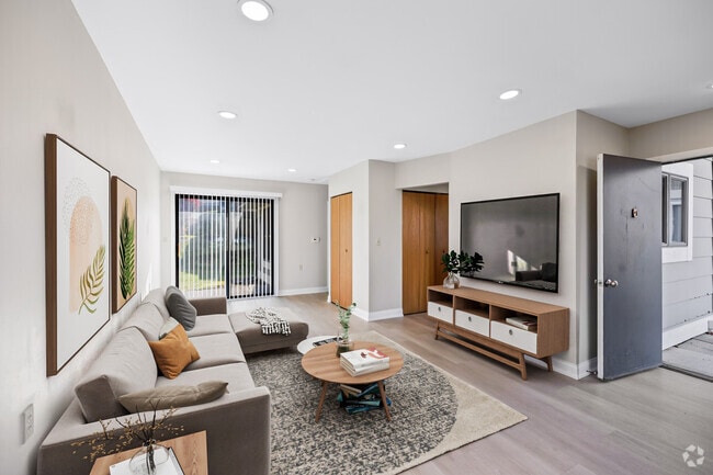 Family Room - Pleasantwood Apartments & Townhomes