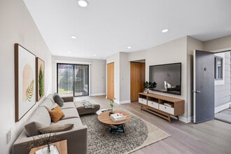 Family Room - Pleasantwood Apartments & Townhomes