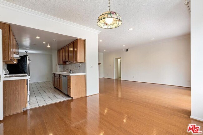 Building Photo - 1201 S Roxbury Dr
