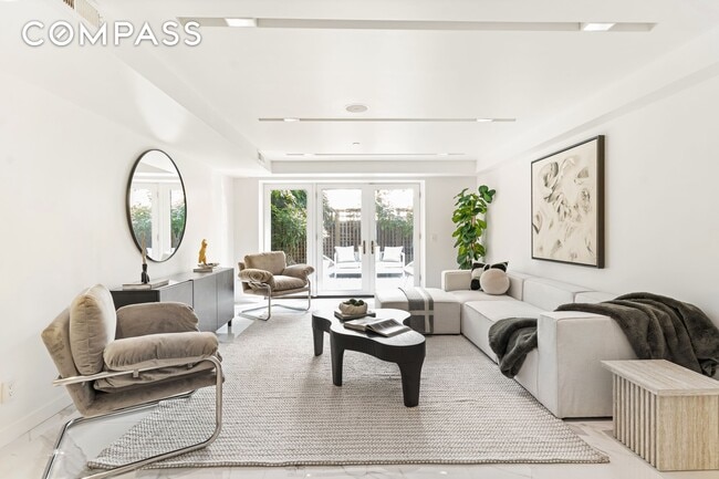 Building Photo - 135 E 38th St