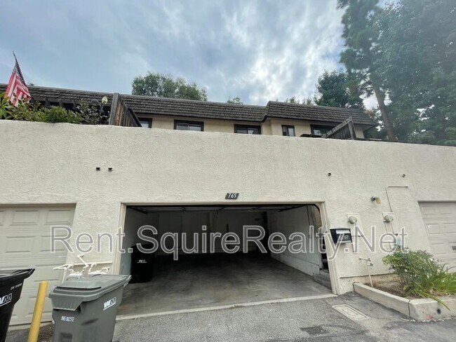 Building Photo - 765 Knollwood Ln