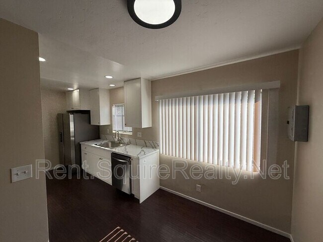 Building Photo - 256 Euclid Pl