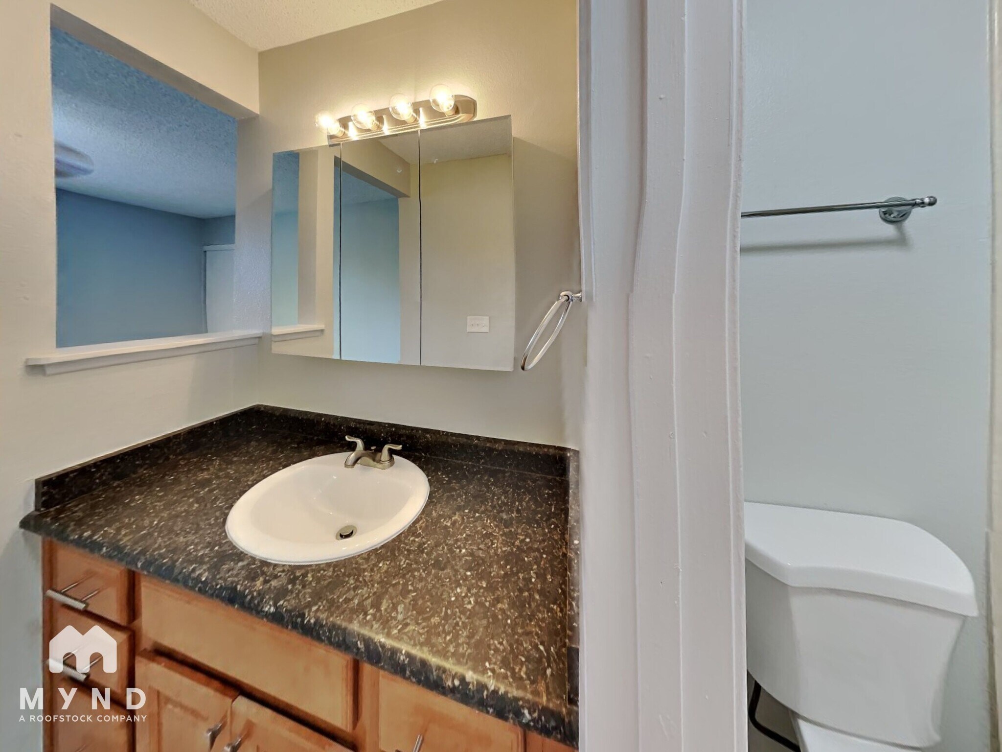 Building Photo - 320 Palo Verde Dr