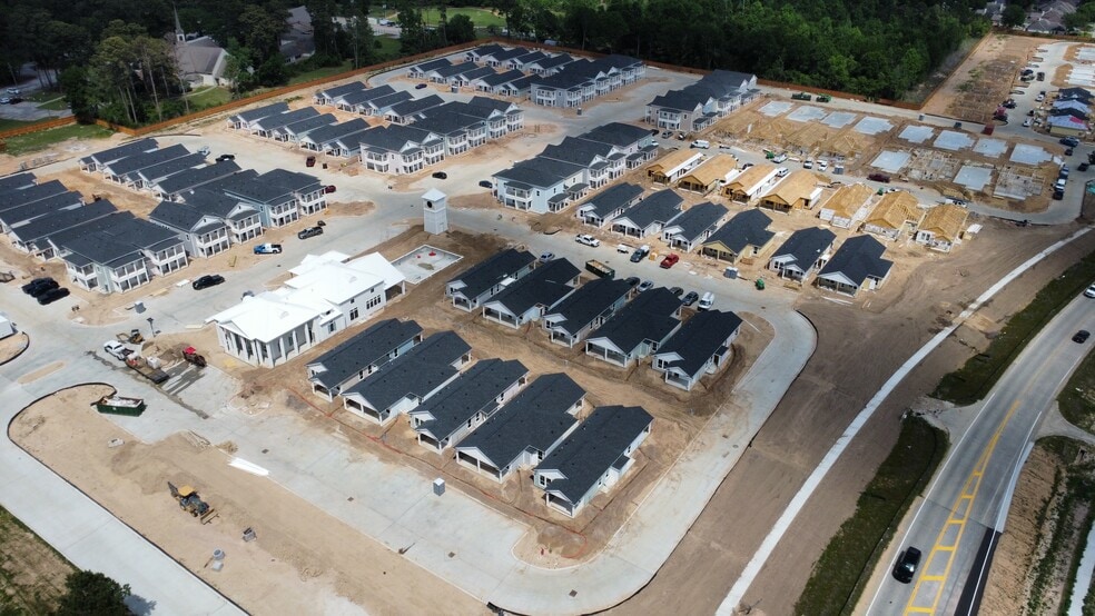 Building Photo - The Cottage Green Tomball
