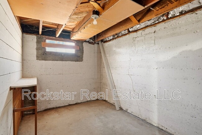 Building Photo - 3027 W Cleveland Ave