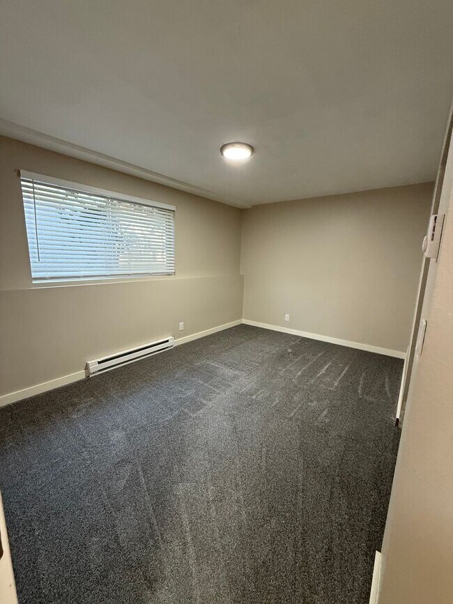 Building Photo - Condo with a Pool