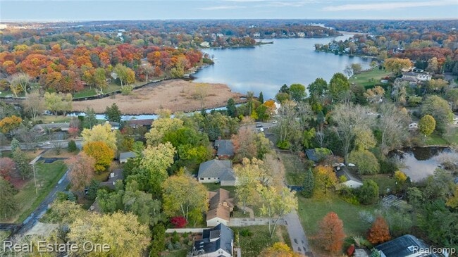 Building Photo - 2360 Pine View Dr