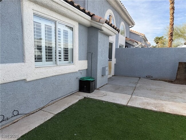 Building Photo - 8432 Pacific Fountain Ave