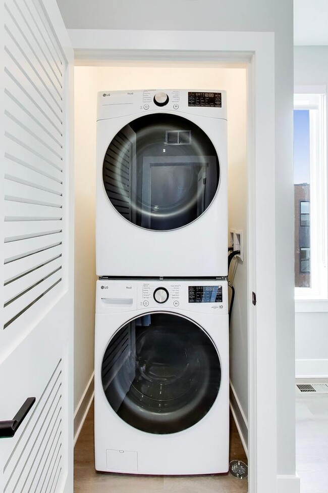 Building Photo - 5424 Old Orchard Rd