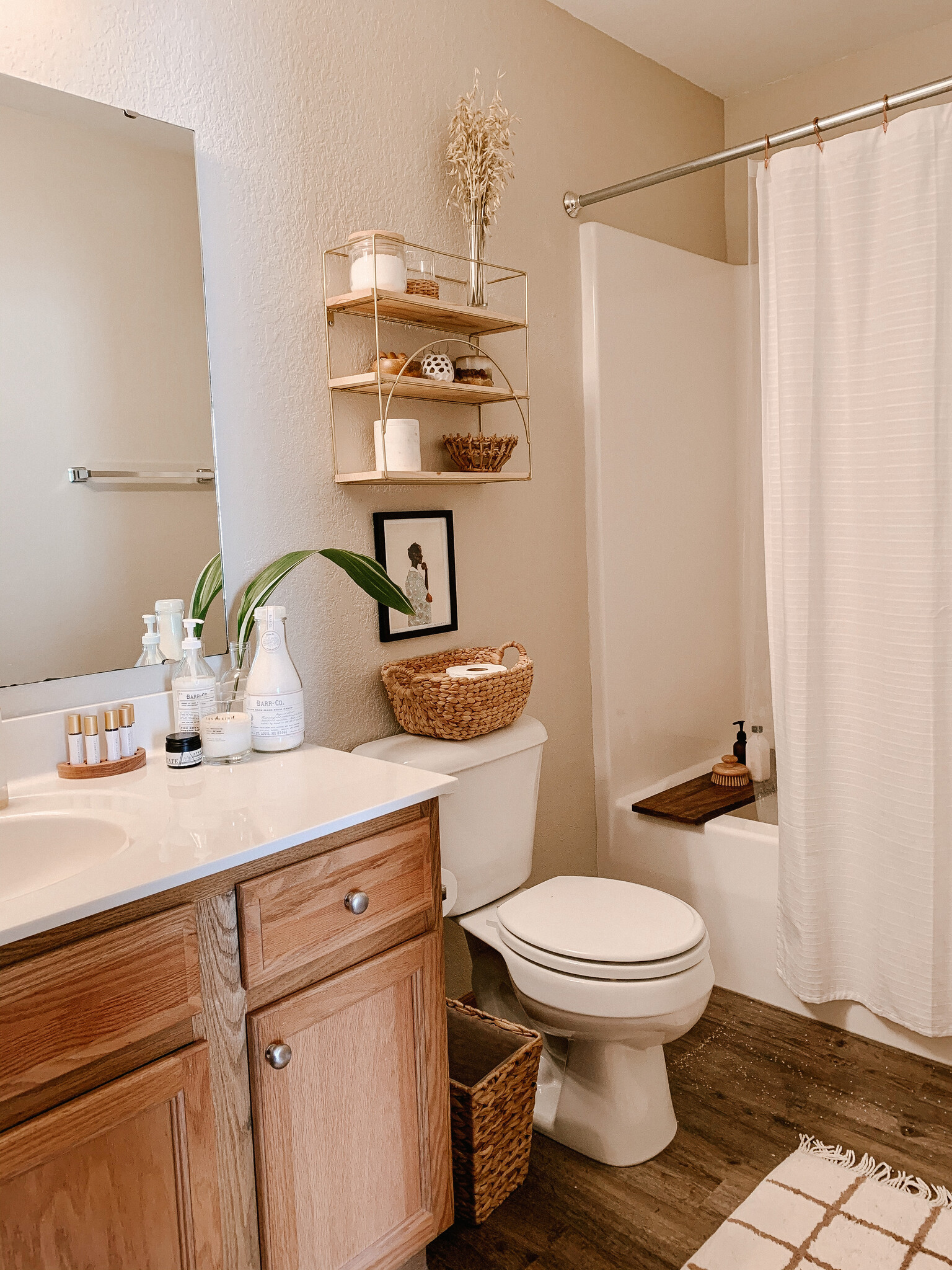 Upper level bath(decorated by current renter) - 5309 Deer Valley Dr