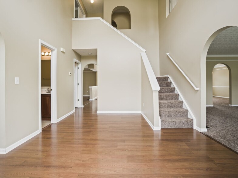 Building Photo - 626 Riverby Ln