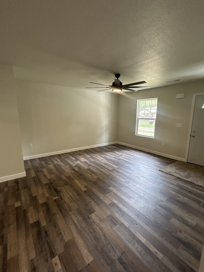 Building Photo - 838 S Hickory St