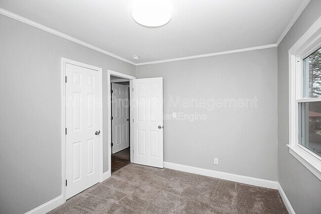 Building Photo - 604 Westwood Cir