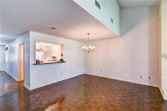 Building Photo - 11121 Pinehurst Dr
