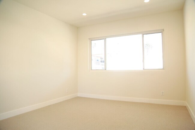 Building Photo - 229 Bicknell Ave