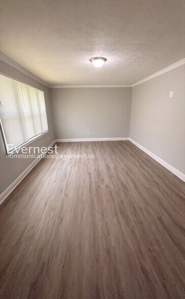 Building Photo - 742 Winter Ln