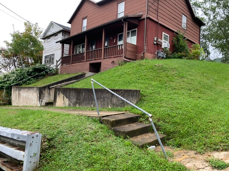 Building Photo - 398 Sunset Dr