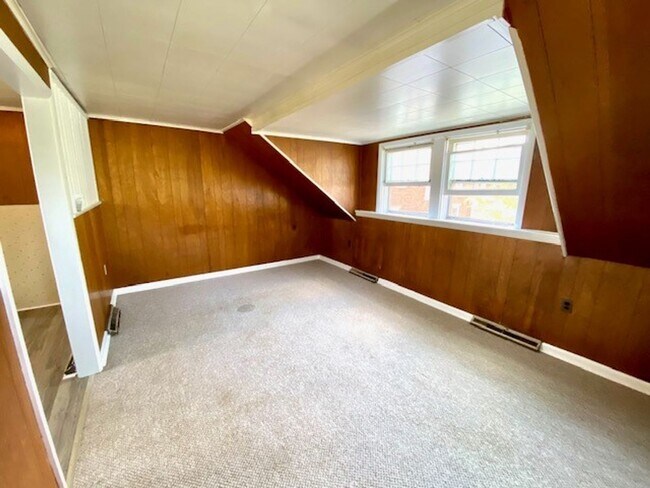 Building Photo - 746 Summit Ave