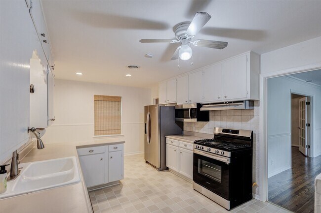 Building Photo - 3263 Bilglade Rd