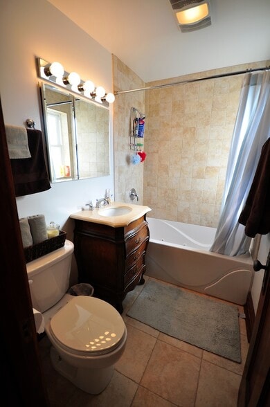 Building Photo - 4132 N Mozart St