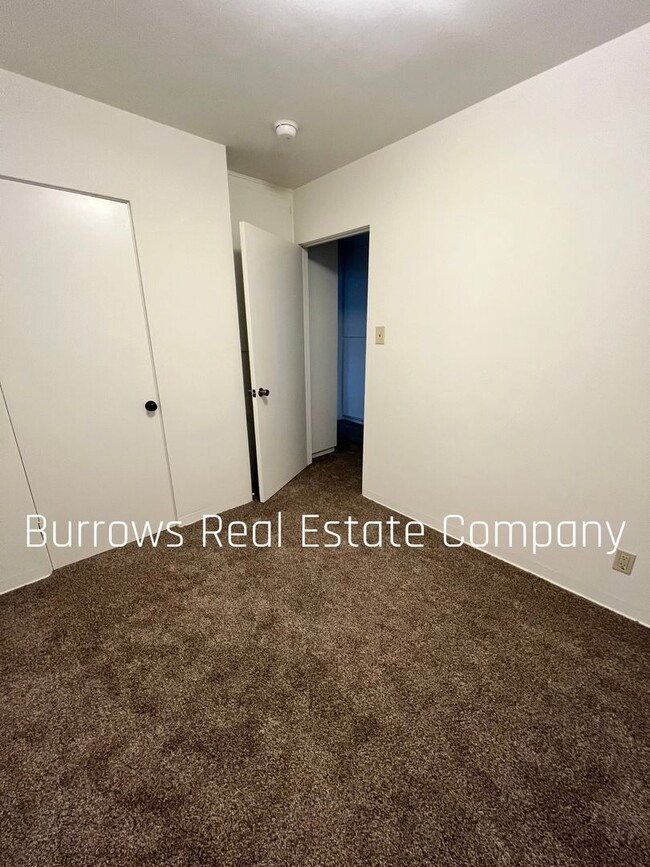 Building Photo - Ventura - Two bedroom, one bath single sto...