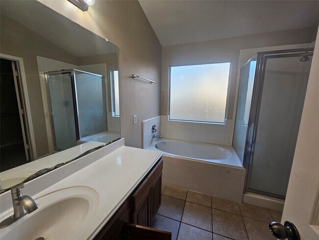 Building Photo - 23506 Hidden Maple Dr