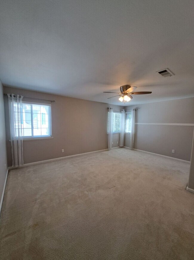 Building Photo - 3-Bedroom 2 Story Home in a Gated Communit...
