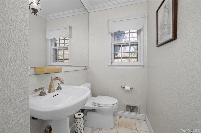 Building Photo - 9 Cherry Ln