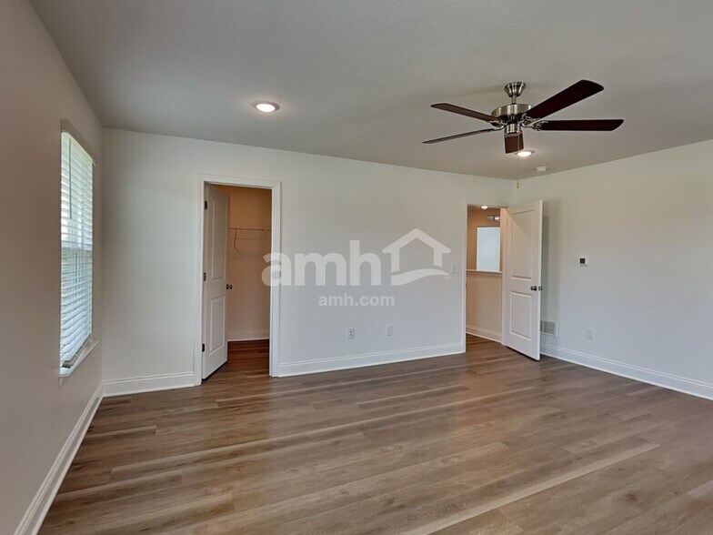 Building Photo - 412 Golden Maple Pl