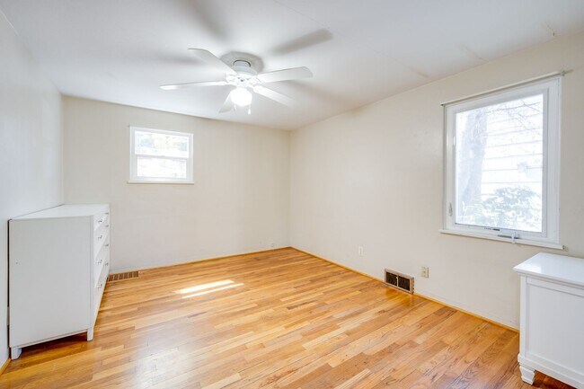 Building Photo - Charming College Hill Gem – Your Perfect Student Home!