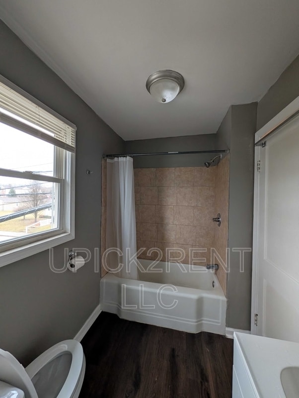 Building Photo - 215 S Ewing St