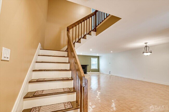 Building Photo - 3902 Springbrook Dr