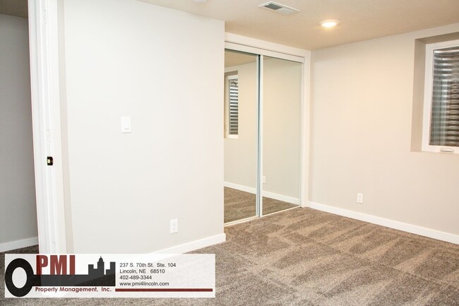 Building Photo - 820 S 38th St