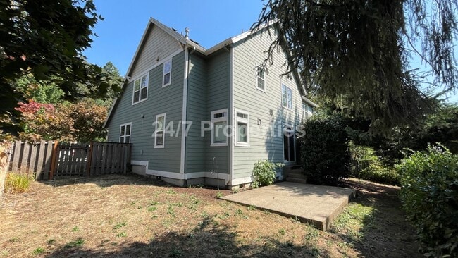 Building Photo - Stunning 4 BD | 2.5 BA Craftsman - Milwaukie