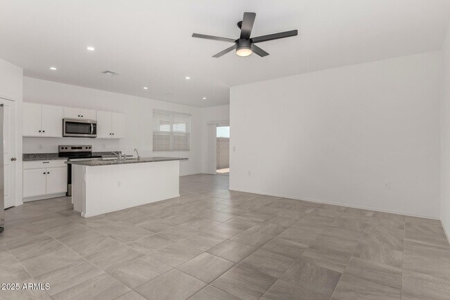 Building Photo - 103 S Collier Ln