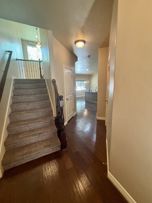 Building Photo - 215 1135 S