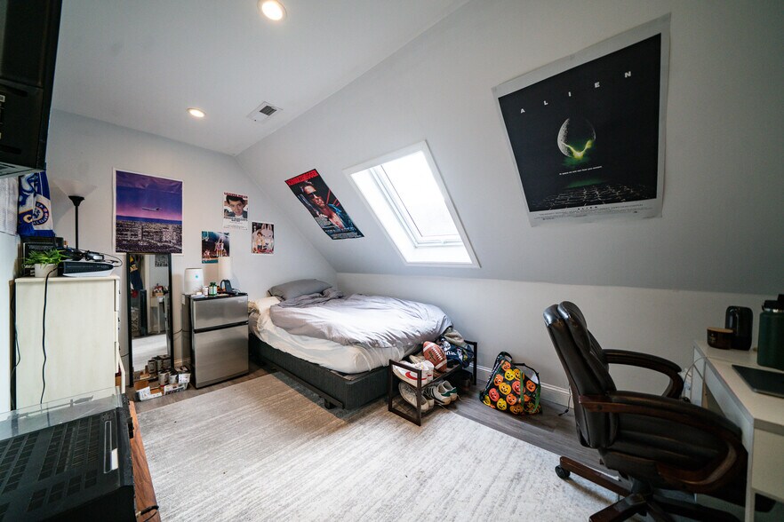 Building Photo - 137 Centre St