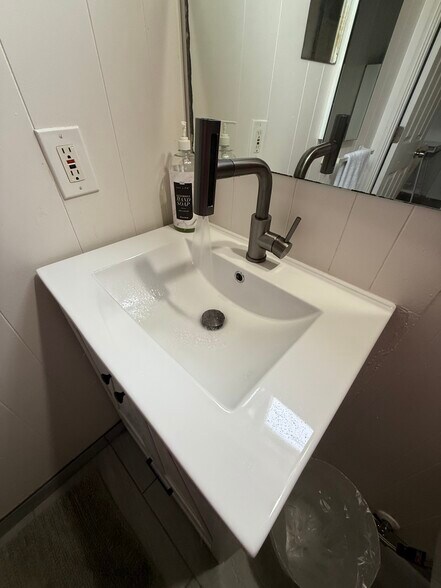 Building Photo - 1812 Hornblend St