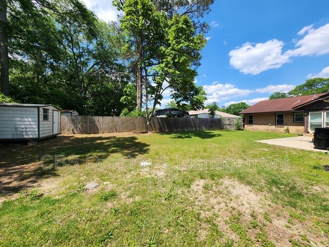 Building Photo - 5126 Stonegate Dr