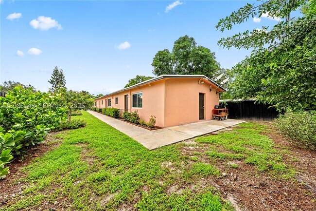 Building Photo - 612 NW 10th Terrace