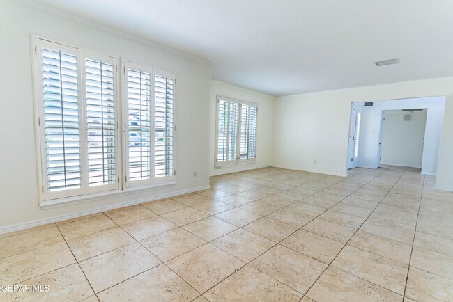 Building Photo - 7033 San Marino Dr