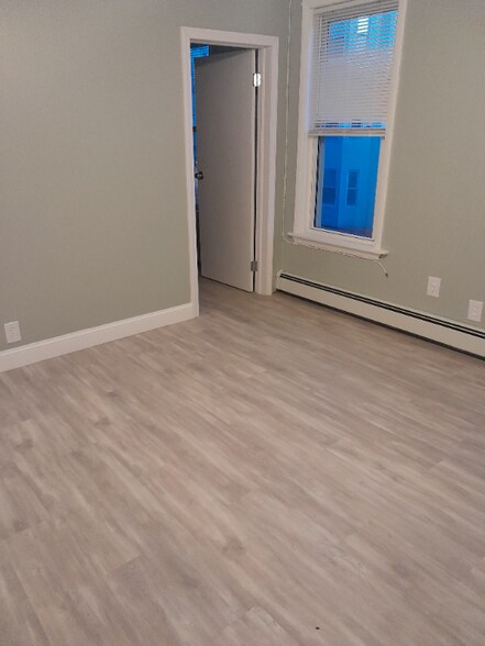 Building Photo - 206 Paris St