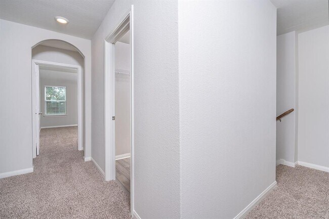 Building Photo - 225 Star Spangled Dr