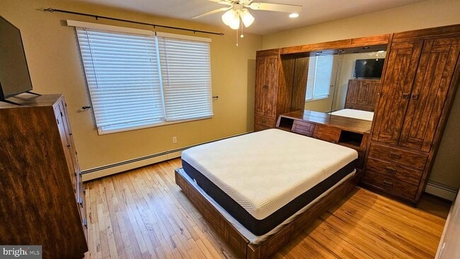 Building Photo - 213 8th St