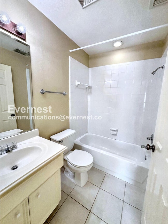 Building Photo - 2244 La Branch St