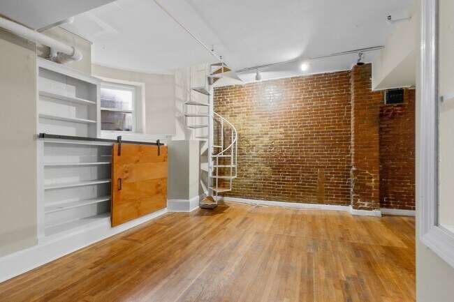 Building Photo - 167 Beacon St