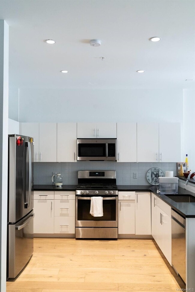 Building Photo - 249 Main St